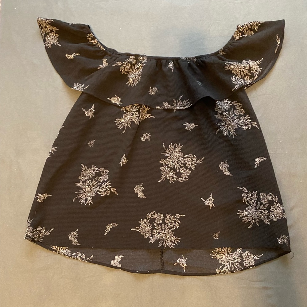 Cold shoulder top